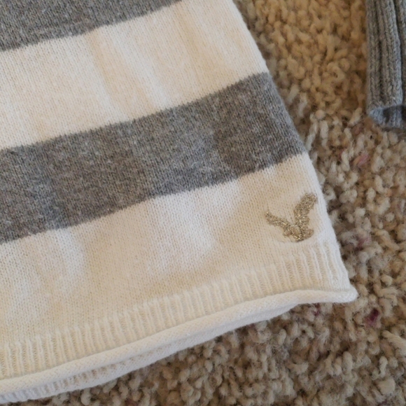 American Eagle Sweater - Picture 2 of 3